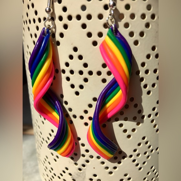 🌈 Rainbow Twist Handcrafted Earrings 💖 - Picture 12 of 15